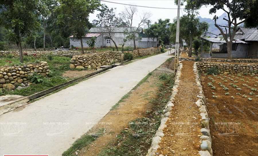 Phố Đ&aacute; San Th&agrave;ng - nơi lưu giữ được bản sắc văn h&oacute;a của người Gi&aacute;y