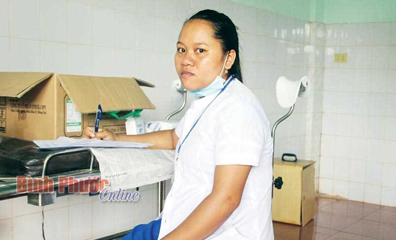 Chị Điểu Thị Huỳnh trăn trở về chăm sóc sức khỏe sinh sản vùng DTTS