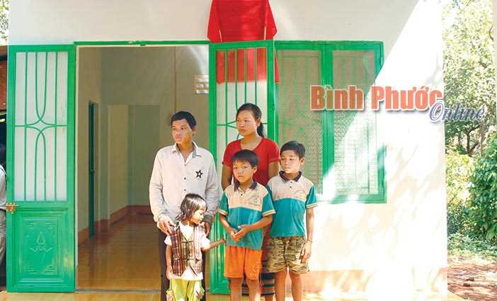 Gia đình anh Điểu Hùng được hỗ trợ xây nhà đại đoàn kết