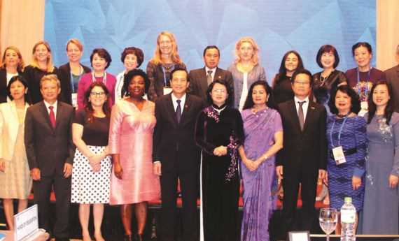 Trao quyền cho phụ nữ l&agrave; đầu tư th&ocirc;ng minh