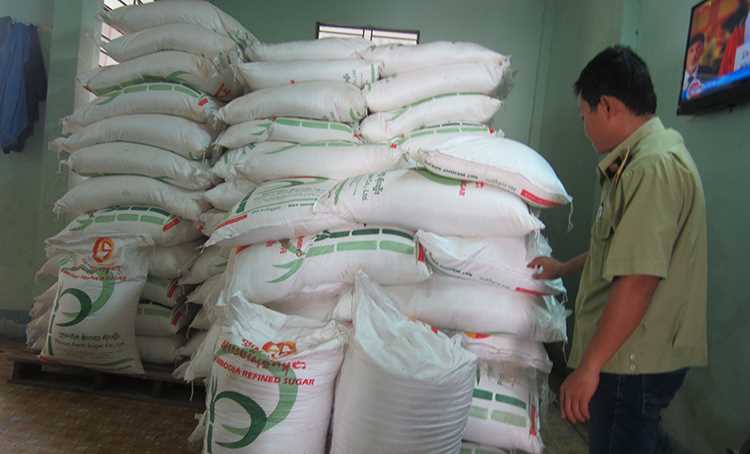 Tạm giữ 71 bao đường cát nước ngoài