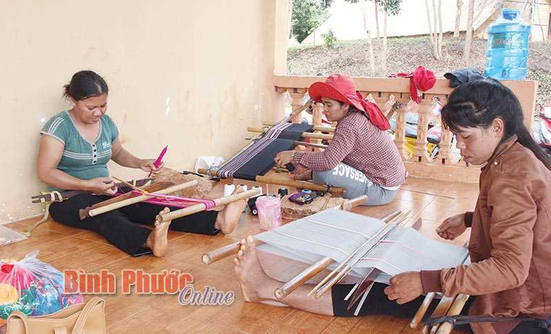Thành lập 4 tổ nghề tại Khu bảo tồn văn hóa dân tộc S’tiêng sóc Bom Bo