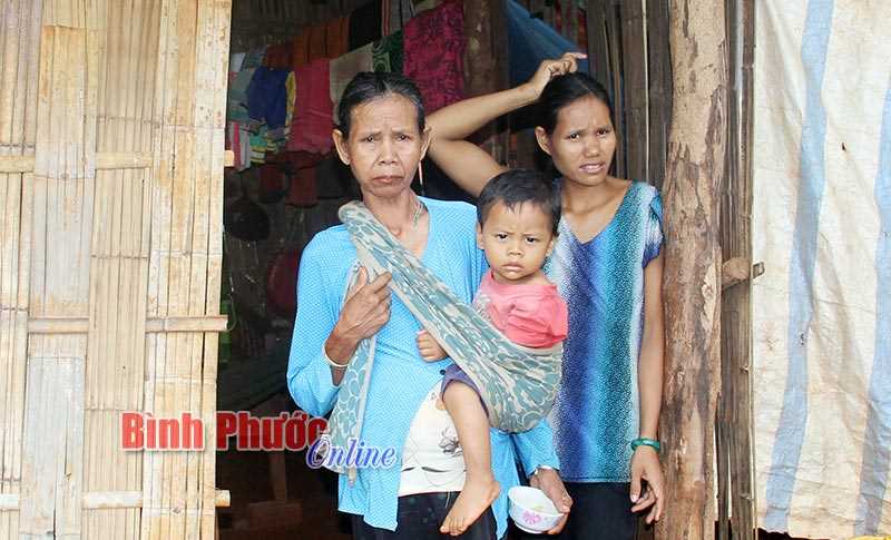 3 anh em trên 10 tuổi nhưng chưa một ngày được đến lớp