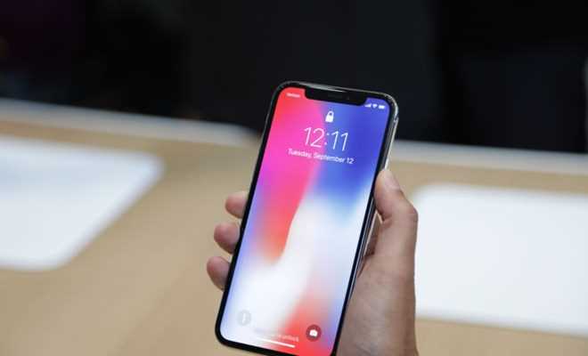 CEO Apple Tim Cook lên tiếng về mức giá cao ngất ngưởng của iPhone X