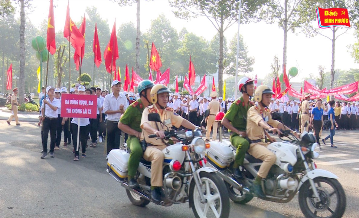 [Video] Bình Phước ra quân thực hiện Tháng an toàn giao thông