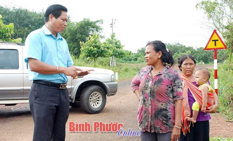 Ban D&acirc;n tộc HĐND tỉnh gi&aacute;m s&aacute;t quản l&yacute; đất ở Đồng Ph&uacute;