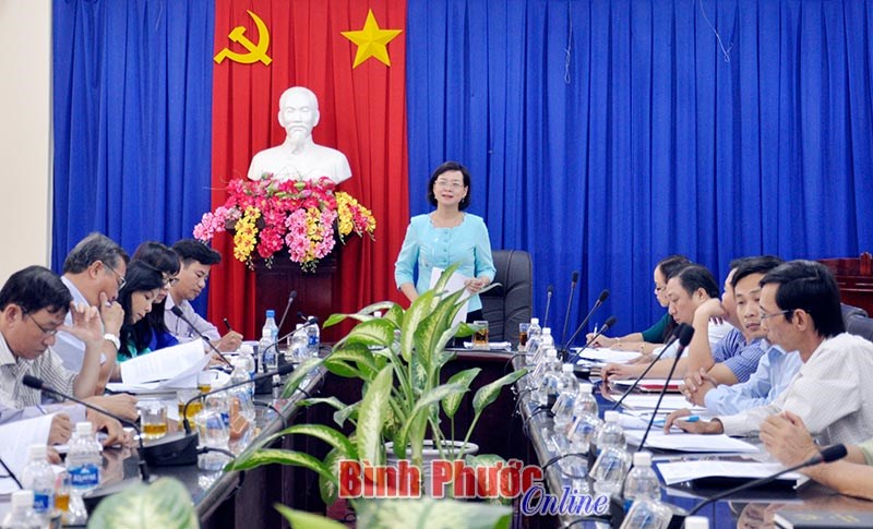 Ban Văn h&oacute;a - X&atilde; hội gi&aacute;m s&aacute;t an to&agrave;n vệ sinh thực phẩm tại Ph&uacute; Riềng