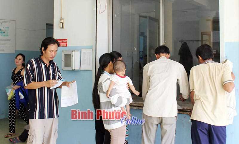 Bảo hiểm y tế - giảm gánh nặng cho người dân