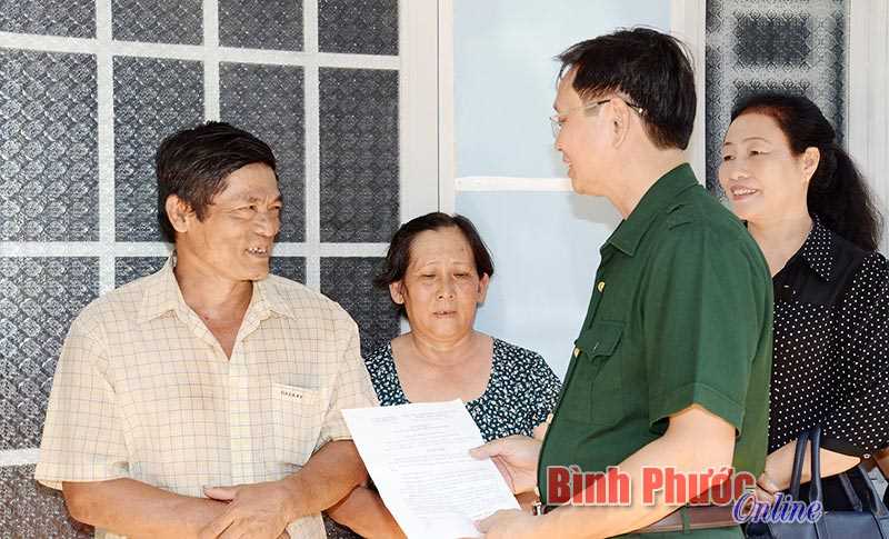 BIDV chi nhánh Bình Phước trao 2 mái ấm tình thương