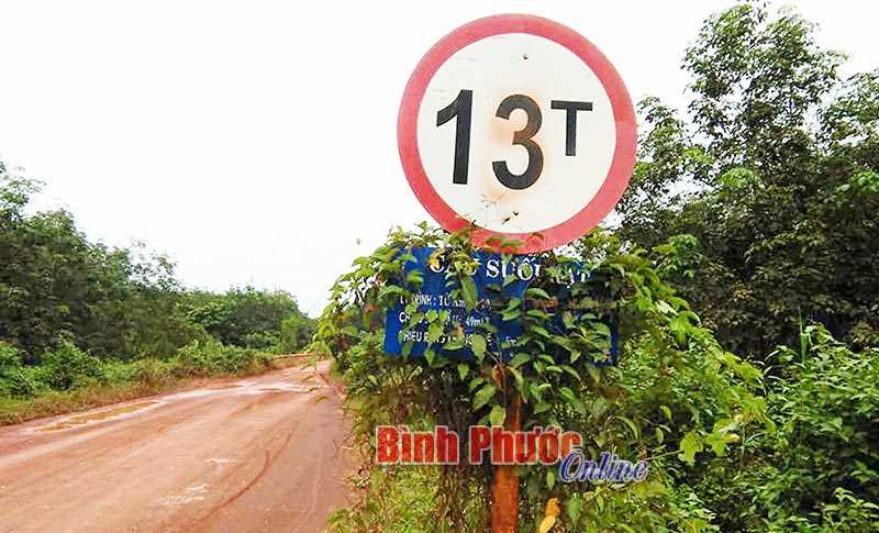 Biển b&aacute;o &ldquo;n&uacute;p l&ugrave;m&rdquo;