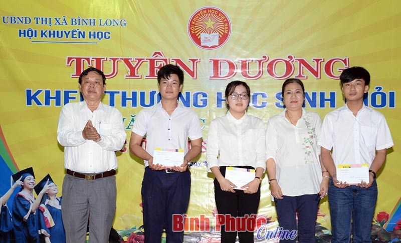 Bình Long tuyên dương khen thưởng 113 học sinh giỏi