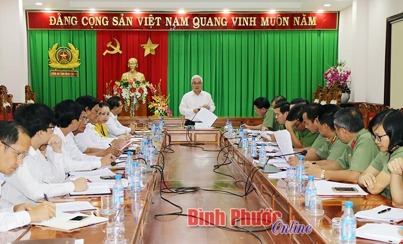 B&iacute; thư Tỉnh ủy Nguyễn Văn Lợi l&agrave;m việc với Ban Thường vụ Đảng ủy C&ocirc;ng an tỉnh