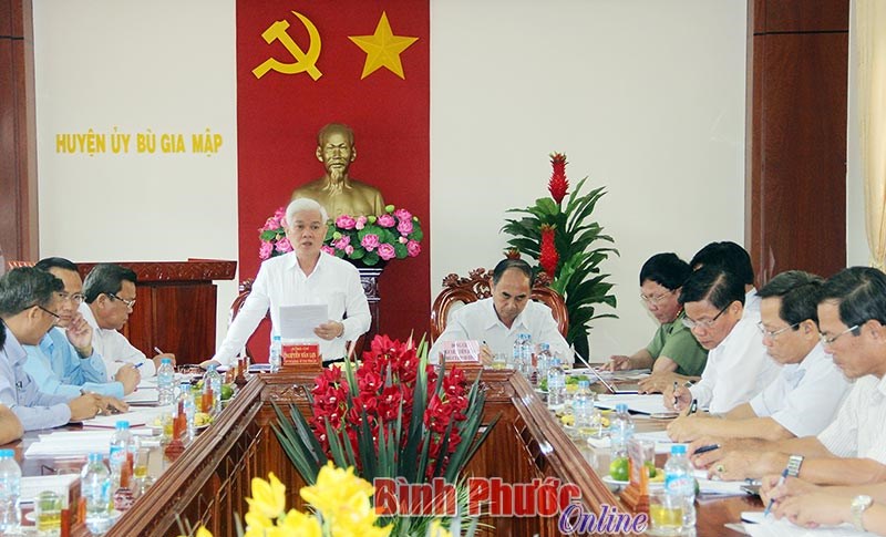 Đồng ch&iacute; B&iacute; thư Tỉnh ủy Nguyễn Văn Lợi l&agrave;m việc với Ban Thường vụ Huyện ủy B&ugrave; Gia Mập, B&ugrave; Đốp