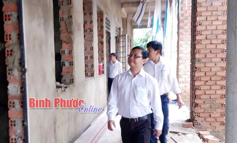 Bí thư Huyện ủy Bù Đốp kiểm tra các công trình NTM trọng điểm