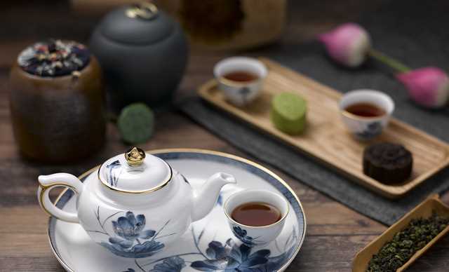 Ch&eacute;n tr&agrave; giữ ấm t&igrave;nh th&acirc;n