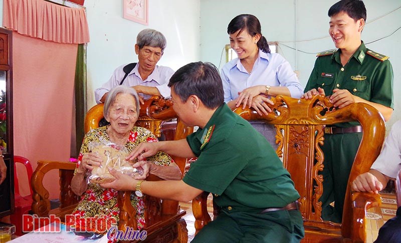 Bộ đội bi&ecirc;n ph&ograve;ng B&igrave;nh Phước: Chăm lo gia đ&igrave;nh c&oacute; c&ocirc;ng với c&aacute;ch mạng