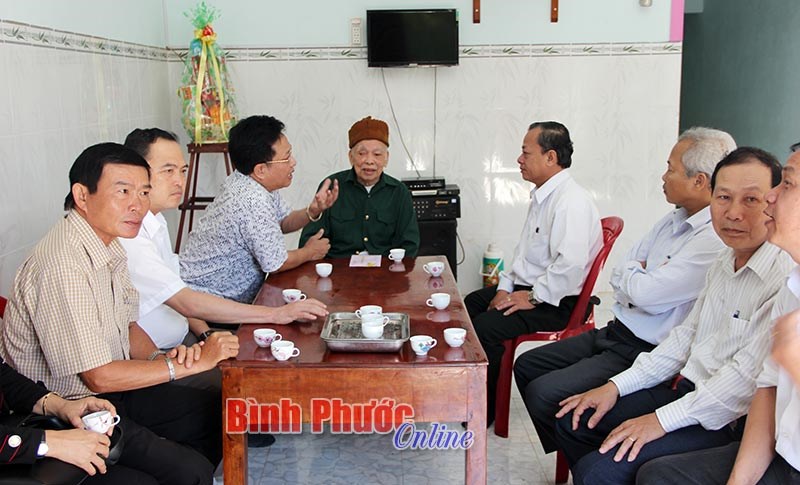 B&ugrave; Đăng nỗ lực chăm s&oacute;c người c&oacute; c&ocirc;ng