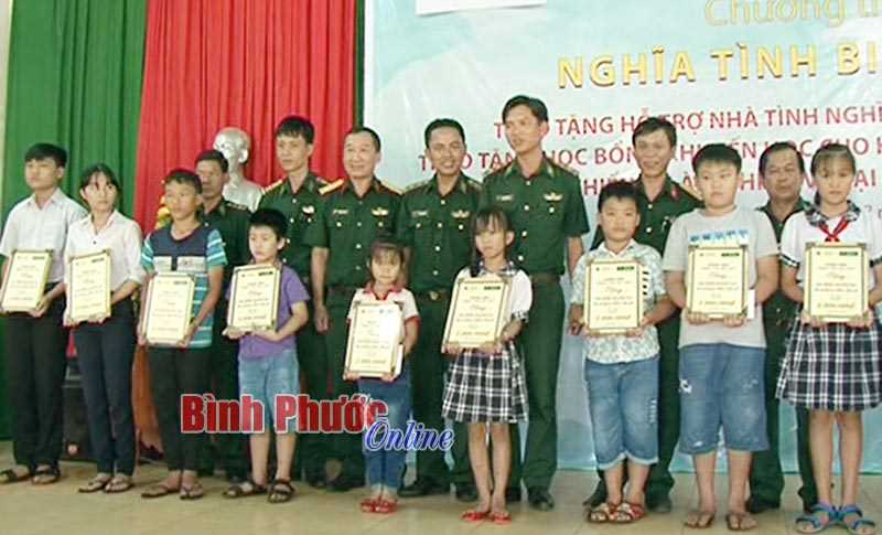 B&ugrave; Gia Mập tổ chức chương tr&igrave;nh &ldquo;Nghĩa t&igrave;nh bi&ecirc;n giới&rdquo;