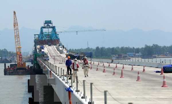 Bộ GTVT y&ecirc;u cầu khắc phục sai s&oacute;t cầu vượt biển d&agrave;i nhất Việt Nam