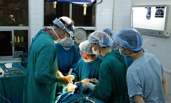 Phẫu thuật thẩm mỹ tại cơ sở "chui," hai phụ nữ bị hoại tử khuôn mặt