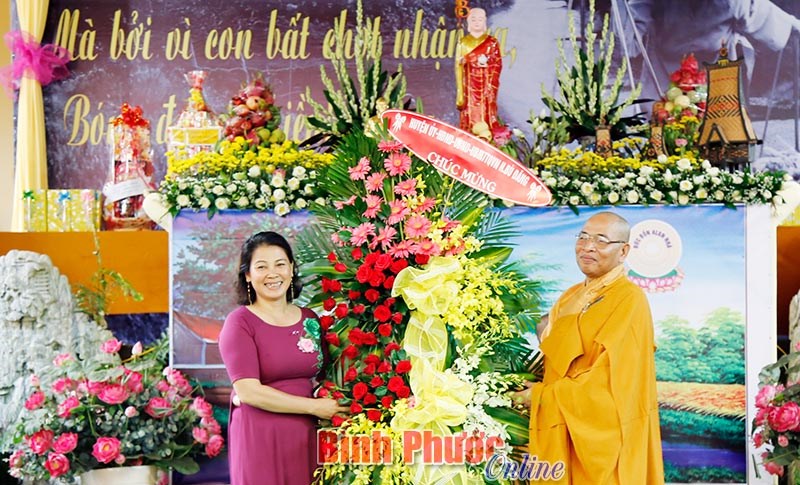 Chùa Đức Bổn A Lan Nhã tặng 200 phần quà cho phật tử nghèo