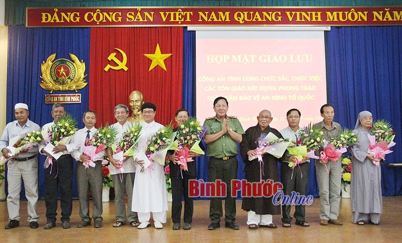 Họp mặt chức sắc, chức việc c&aacute;c t&ocirc;n gi&aacute;o