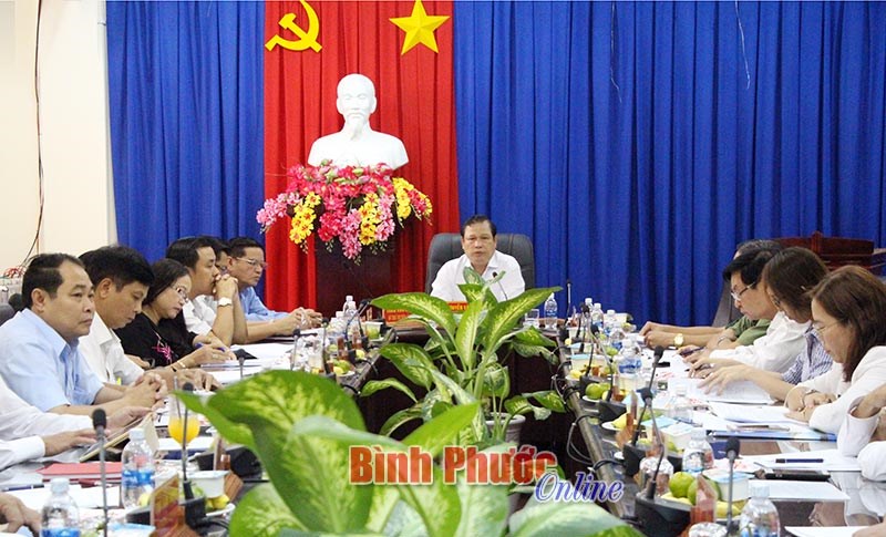 Chủ tịch UBND tỉnh l&agrave;m việc với Ban Thường vụ Huyện ủy Ph&uacute; Riềng