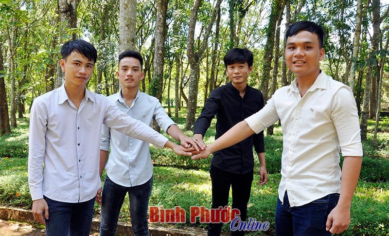 Chuyện của 4 tân sinh viên các trường sĩ quan quân đội  