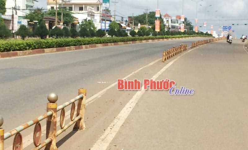 Dải ph&acirc;n c&aacute;ch cần sớm được sửa chữa