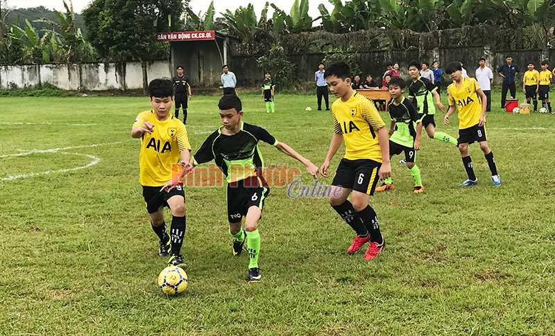 8 đội tham gia giải bóng đá U15 Cao su Bình Long
