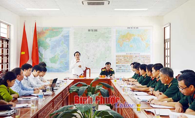 Đo&agrave;n kiểm tra, gi&aacute;m s&aacute;t của Tỉnh ủy l&agrave;m việc với Bộ CHQS tỉnh