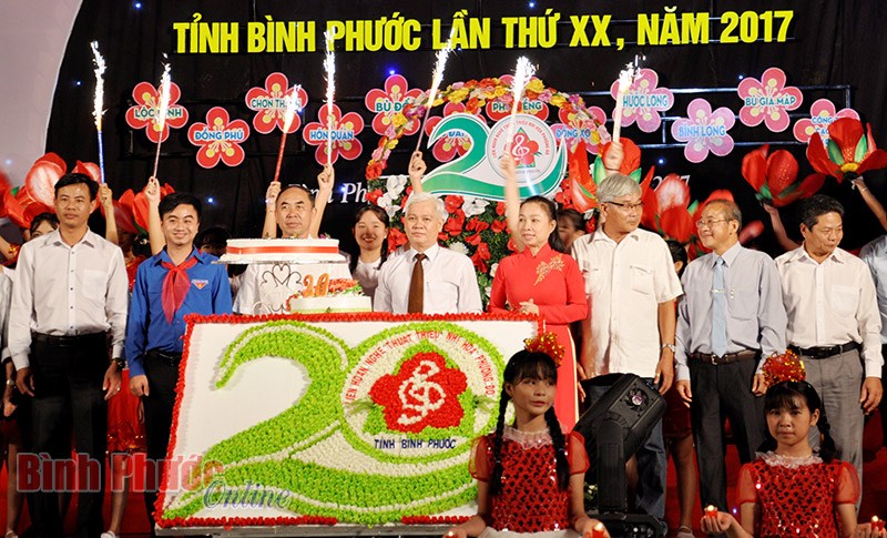 Ấn tượng li&ecirc;n hoan nghệ thuật thiếu nhi &ldquo;Hoa phượng đỏ&rdquo; năm 2017