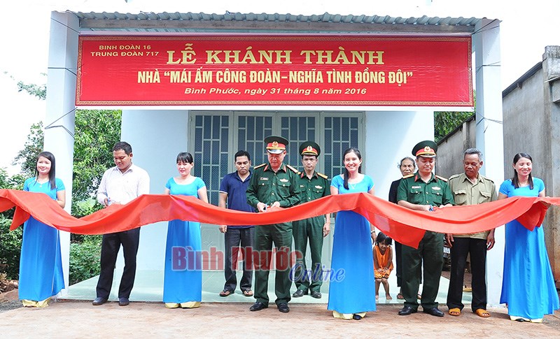 Trung đo&agrave;n 717 mang lại cuộc sống ấm no cho c&ocirc;ng nh&acirc;n DTTS