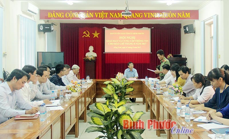 Giao ban b&aacute;o ch&iacute; th&aacute;ng 8-2017: Đẩy mạnh tuy&ecirc;n truyền thực hiện Chỉ thị số 05-CT/TW