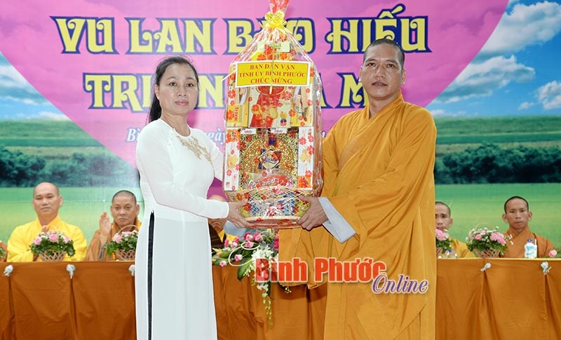 Giáo hội Phật giáo Bình Long tổ chức đại lễ Vu lan và khám bệnh, tặng quà