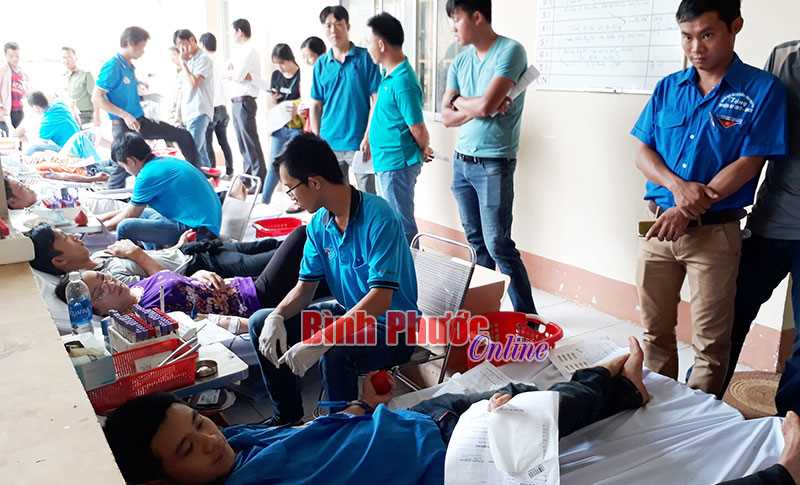 Bù Đăng thu 285 đơn vị máu trong Ngày hội hiến máu tình nguyện