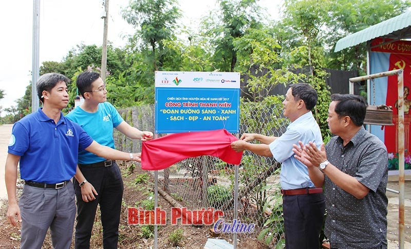 Nhiều hoạt động tình nguyện mùa hè xanh tại Lộc Ninh