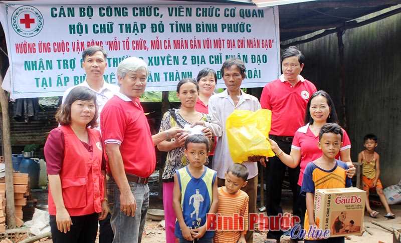 Hội Chữ thập đỏ tỉnh nhận trợ giúp 2 địa chỉ nhân đạo