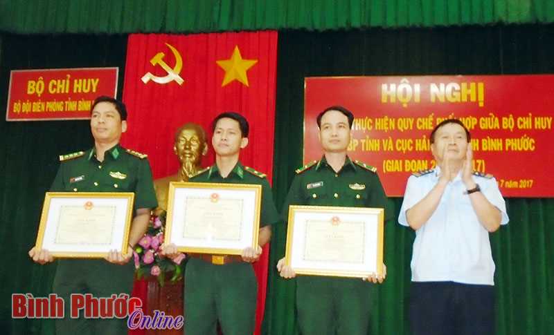 Sơ kết thực hiện quy chế phối hợp giữa bi&ecirc;n ph&ograve;ng v&agrave; hải quan