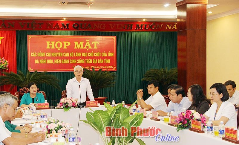 Nhiều &yacute; kiến t&acirc;m huyết tại buổi họp mặt nguy&ecirc;n c&aacute;n bộ l&atilde;nh đạo chủ chốt của tỉnh