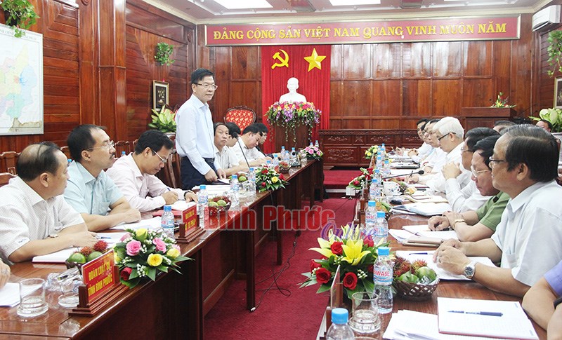 Bộ trưởng Bộ Tư ph&aacute;p L&ecirc; Th&agrave;nh Long l&agrave;m việc tại B&igrave;nh Phước  