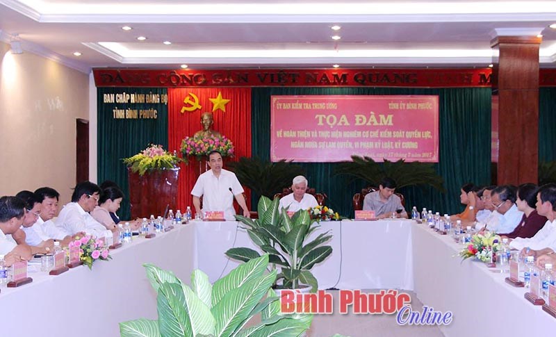 Đo&agrave;n khảo s&aacute;t của Ủy ban Kiểm tra Trung ương l&agrave;m việc tại B&igrave;nh Phước