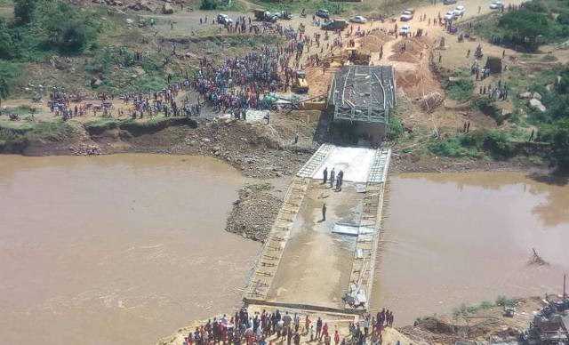 Cầu do Trung Quốc xây ở Kenya bị sập, 28 người bị thương
