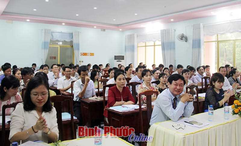 Khai giảng lớp bồi dưỡng quản l&yacute; nh&agrave; nước ngạch chuy&ecirc;n vi&ecirc;n ch&iacute;nh