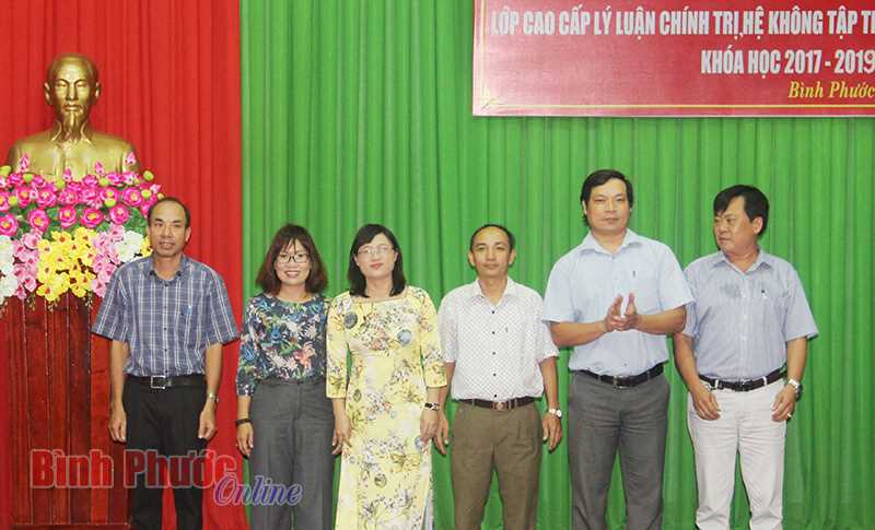 Khai giảng lớp cao cấp l&yacute; luận ch&iacute;nh trị kh&oacute;a 14