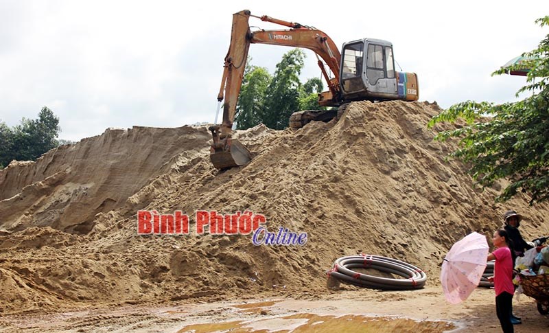 Ki&ecirc;n quyết xử l&yacute; t&igrave;nh trạng lập bến b&atilde;i khai th&aacute;c c&aacute;t tr&aacute;i ph&eacute;p