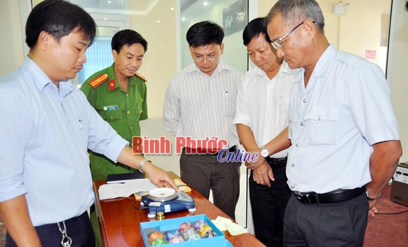 ​​​​​​​Kiểm tra thiết bị quay số tại C&ocirc;ng ty Xổ số kiến thiết v&agrave; Dịch vụ tổng hợp B&igrave;nh Phước