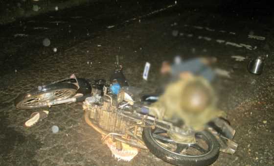 Áo mưa siết cổ tử vong do cuốn vào xe máy