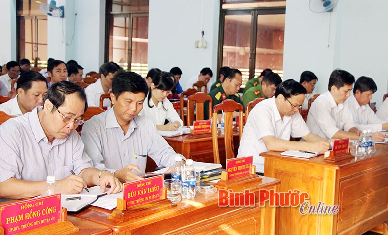 Ph&uacute; Riềng kỷ luật 10 đảng vi&ecirc;n