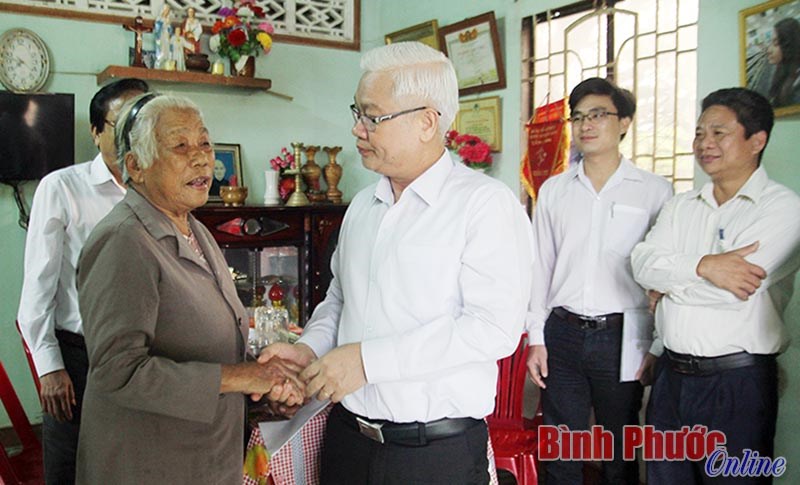 Nhiều hoạt động kỷ n&shy;iệm 70 năm Ng&agrave;y Thương binh - Liệt sĩ